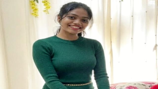 Desi Cute Stripping – Amazing Blowjob MMS